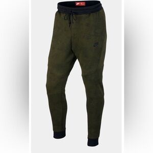 Nike Tech Fleece Men’s Small or Kids Large Jogger Pants